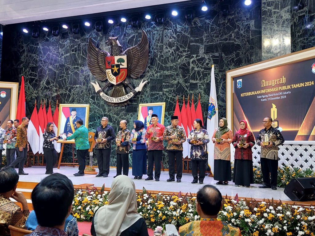 Wujudkan Keterbukaan Informasi, SMA Negeri 21 Jakarta raih penghargaan sebagai Badan Publik “Informatif”